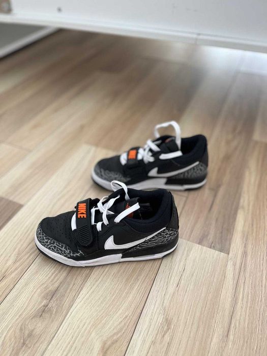 Incaltamine baieti marime 35.5 Nike Air Jordan Legacy 312 Low