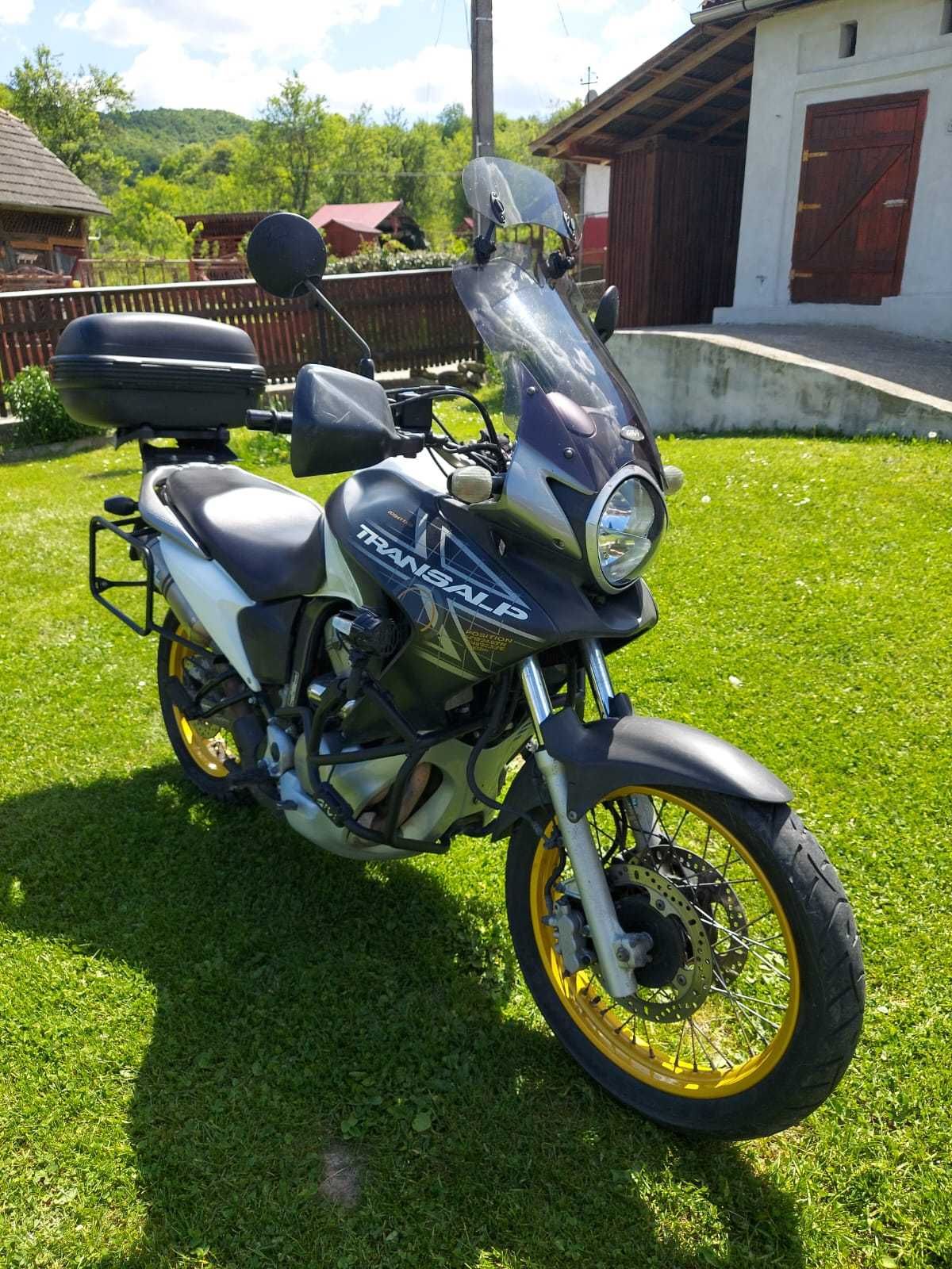 Motocicleta Honda Transalp 700