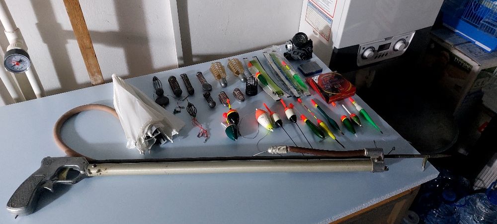 Рыбалка и охота, снасти и арбалет для охоты на рыб