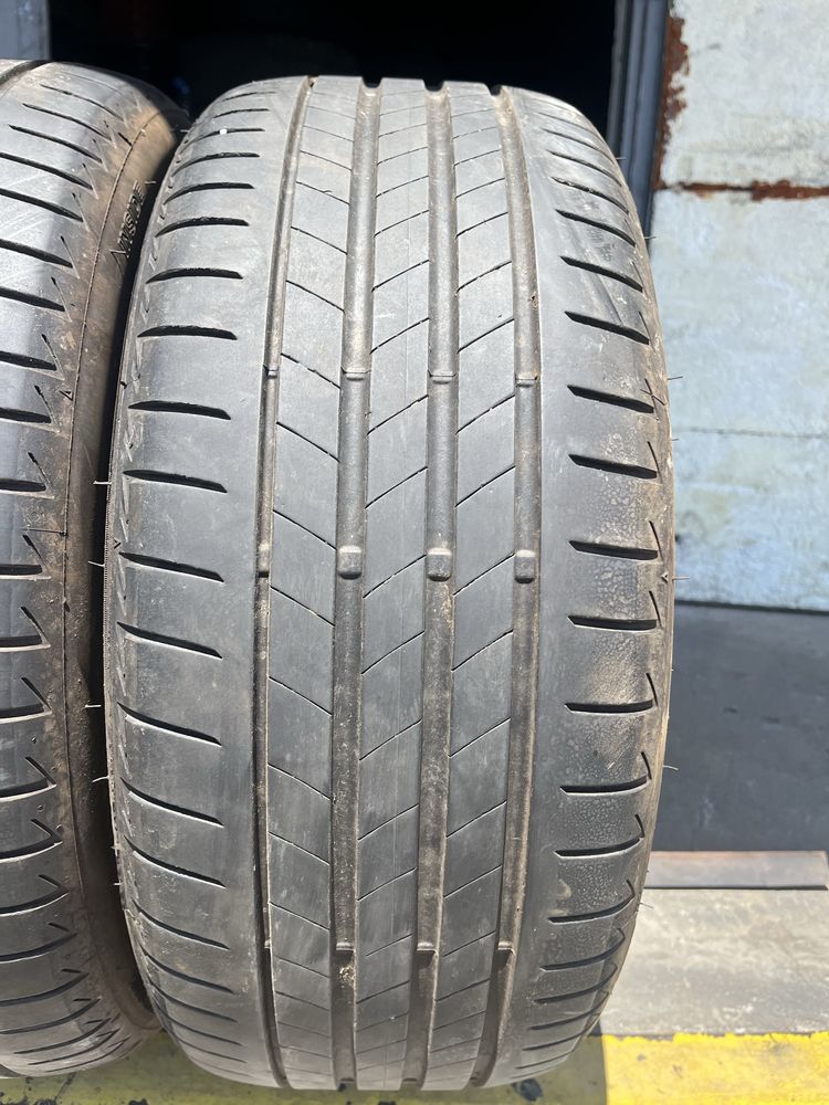 2 бр. летни гуми 225/40/18 Bridgestone DOT 4921 5+ mm