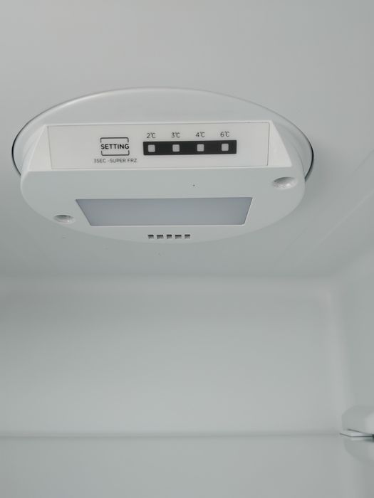 Хладилник с фризер Logik