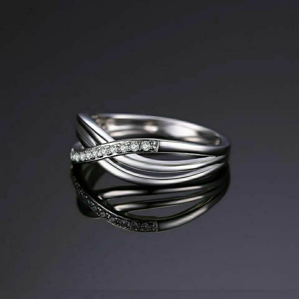 Продаётся новое кольцо из чистого серебра 925 пробы