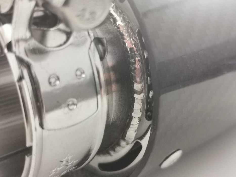 Спортни Карбонови накрайници за ауспух генерация гърне Akrapovic