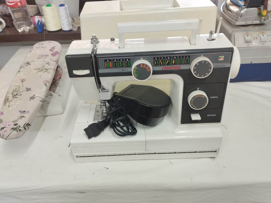 Продам машинку janome
