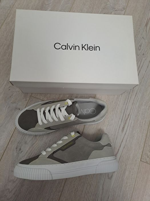 Vând pantofi sport casual Calvin Klein