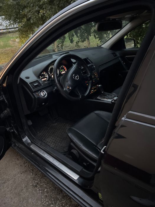 Vând mercedes C180