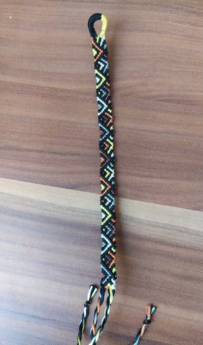 Ръчно плетени гривни (гривна на приятелството)