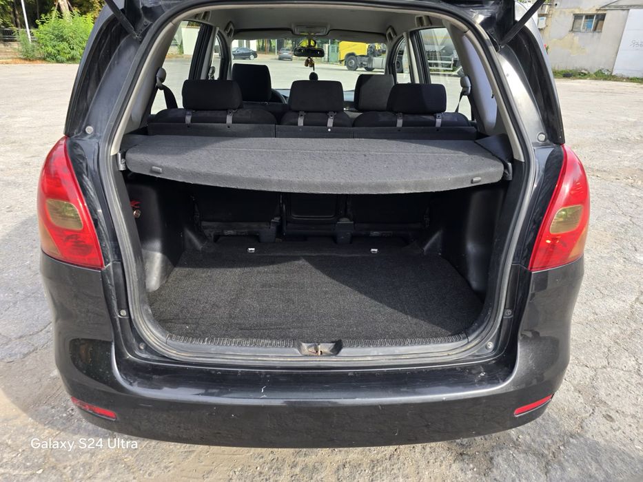Toyota Corolla Verso, 2.0, 2002 г.