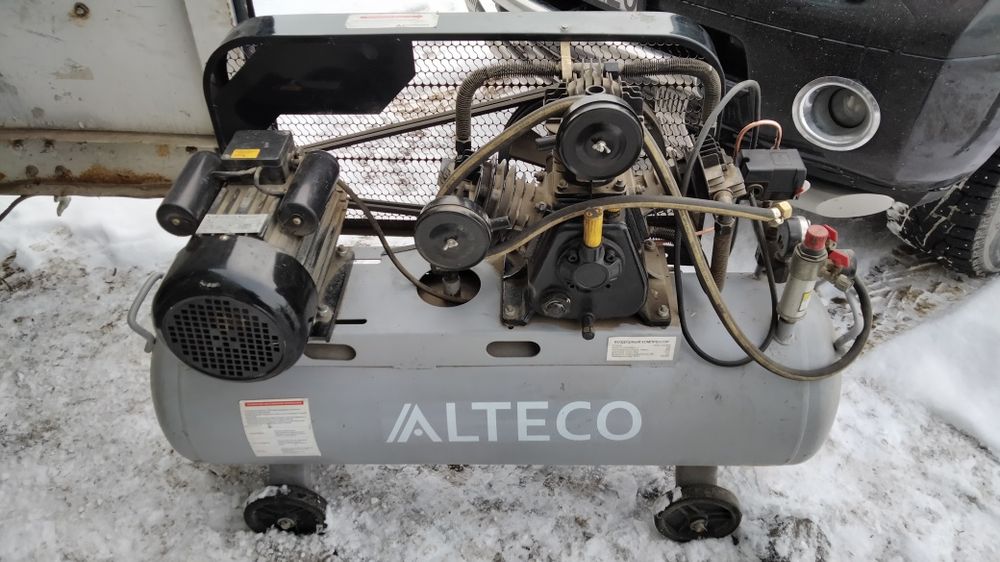 Компрессор трехпоршневой