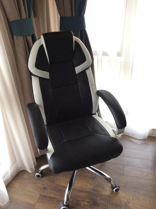 Чисто нов офис/геймърски стол Barton!