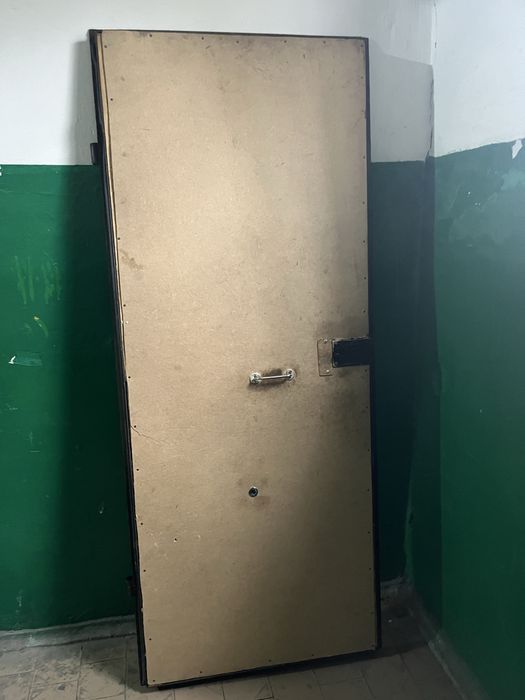 Продам железную дверь