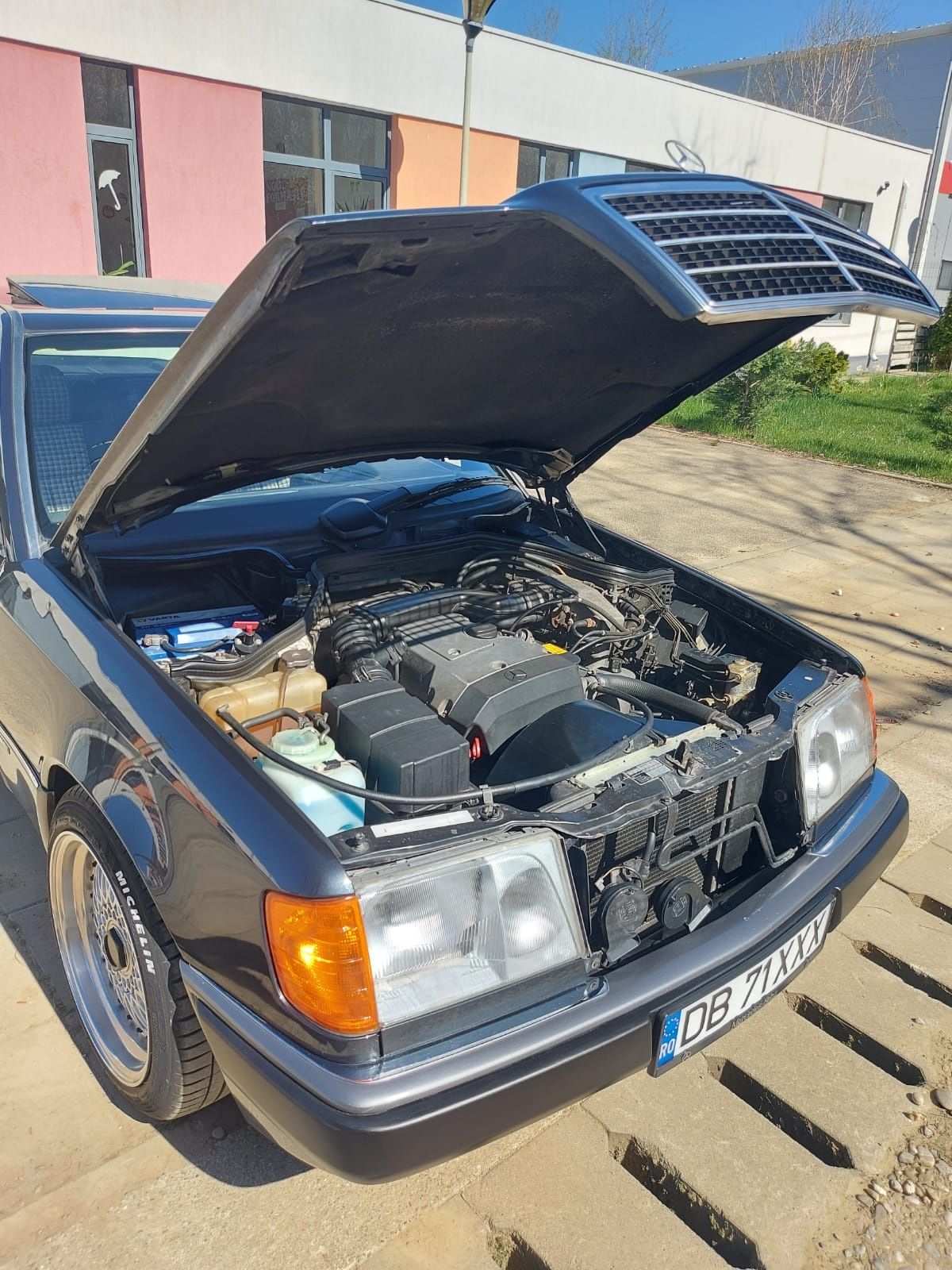 Mercedes Benz w124 coupe 220CE