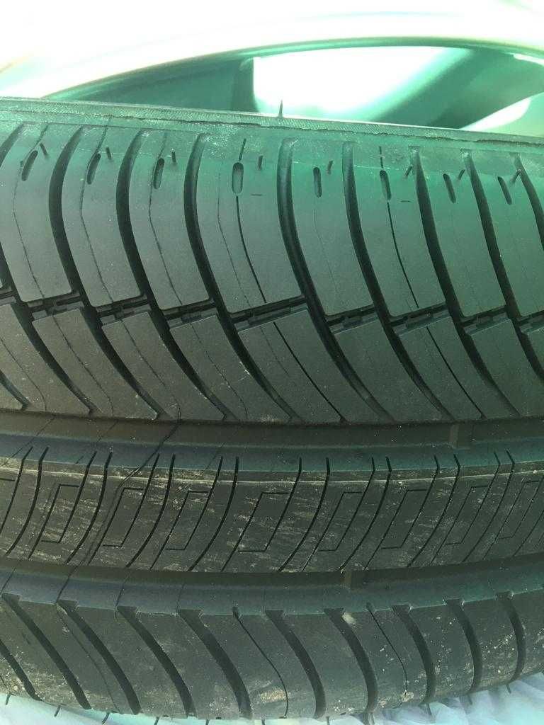 Продам шины Michelin Energy 215/60 R16