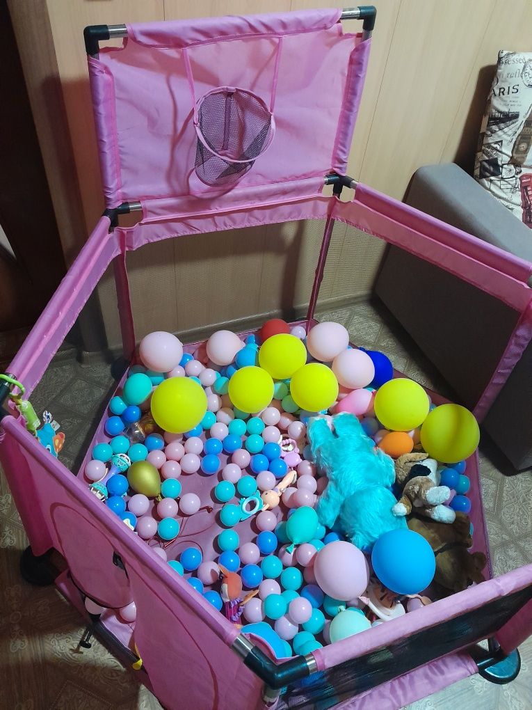 Сухой бассейн с шариками