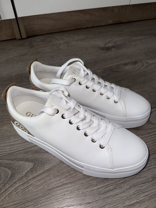 Дамски обувки на guess