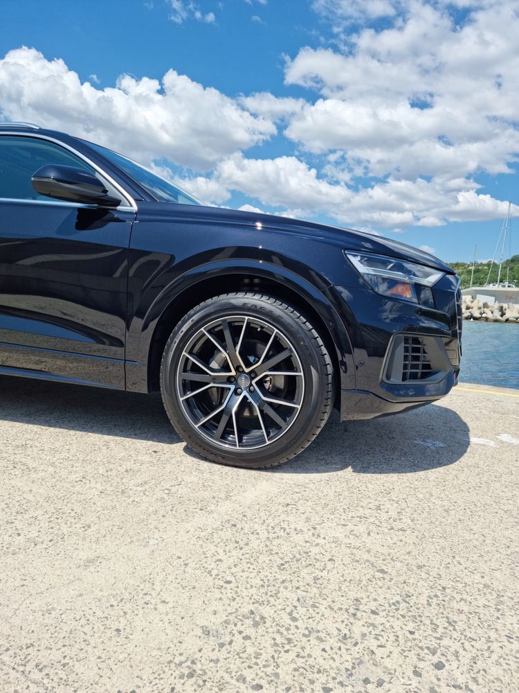 Audi Q8 55TFSI 340к.с *ПАНОРАМА*360*ДИСТРОНИК*