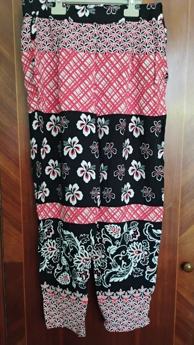 Pantaloni colorați de vara