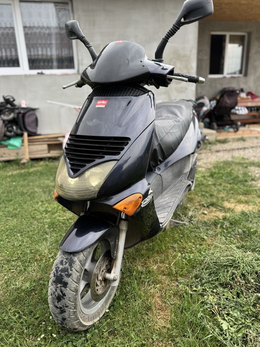 Scuter apriliea leonardo 125