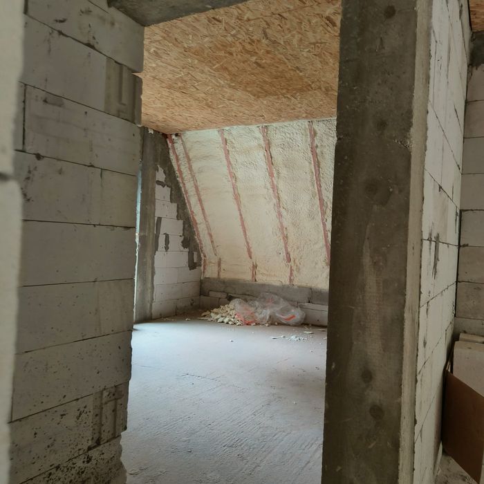 Izolează-ți casa vara cu spuma poliuretanica, ca să scapi de căldură!