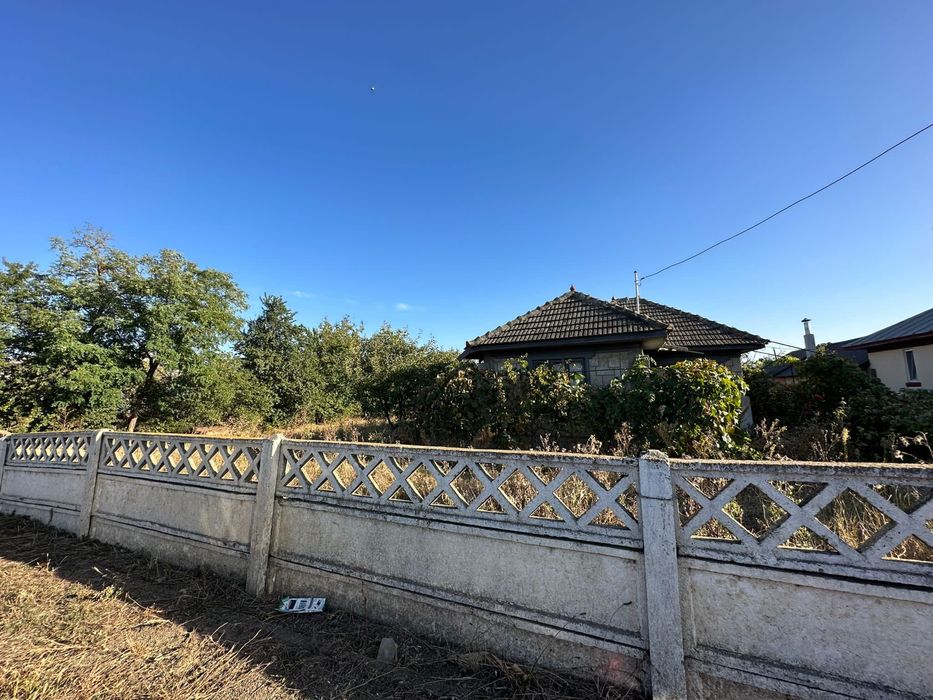 Teren intravilan + casa de locuit Fulga