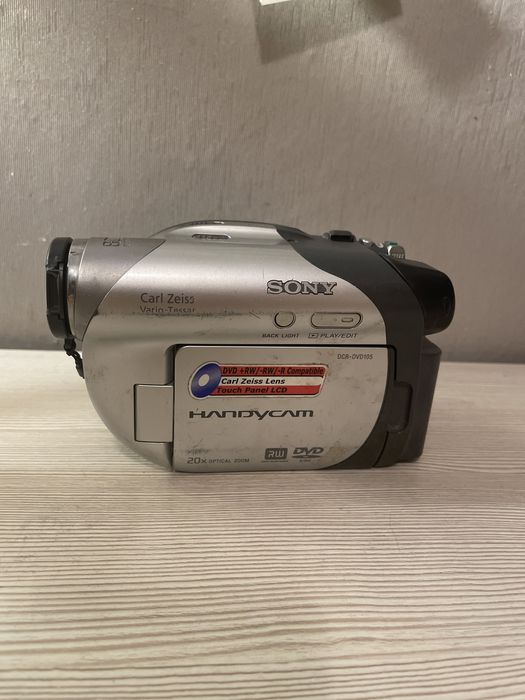 Срочно продам видеокамеру sony