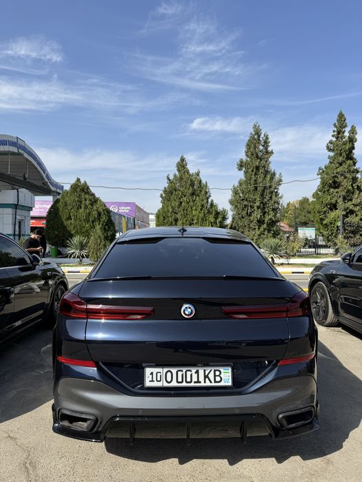 Bmw x6 sotiladi holati idyal kichkna pitnosi bor qolgan joyi toza