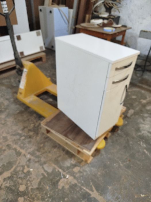 Нощни шкафчета и кафе масичка