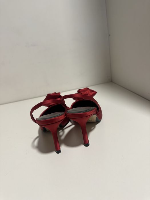 Обувки на ток червено Zara