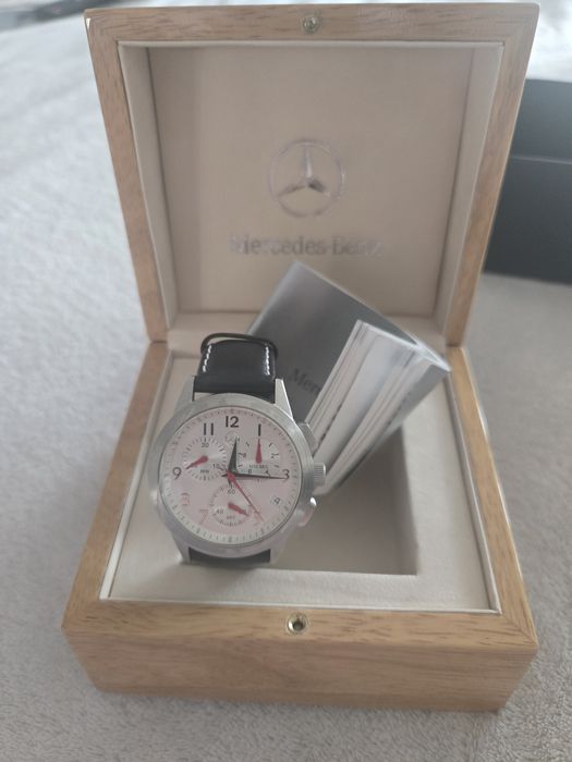 Часовник Mercedes benz
