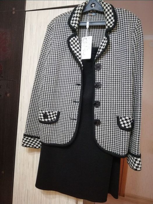 трикотажный костюм с юбкой