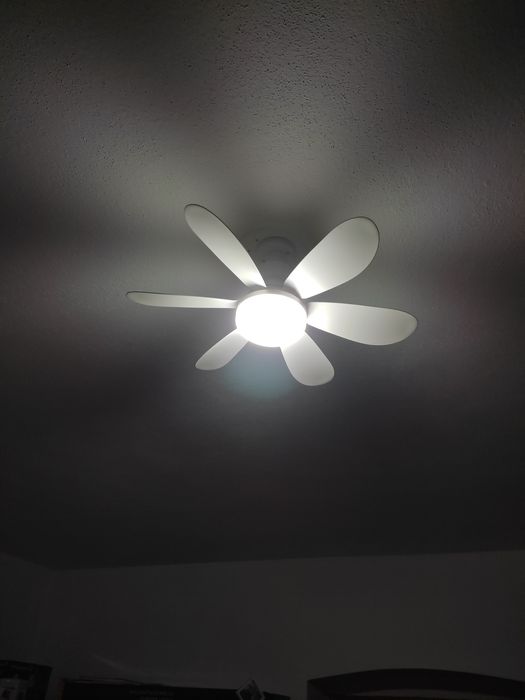 Candelabru cu ventilator si telecomanda