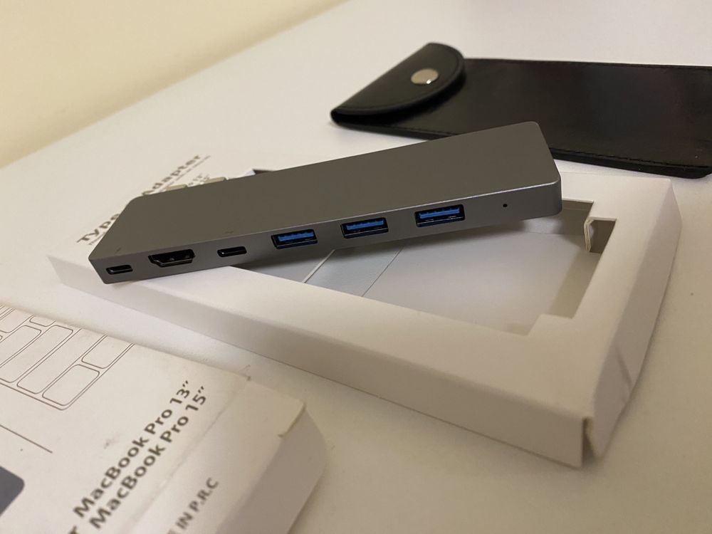 Adaptor USB-C 8 in 1 pentru MacBook Pro 2016-2017