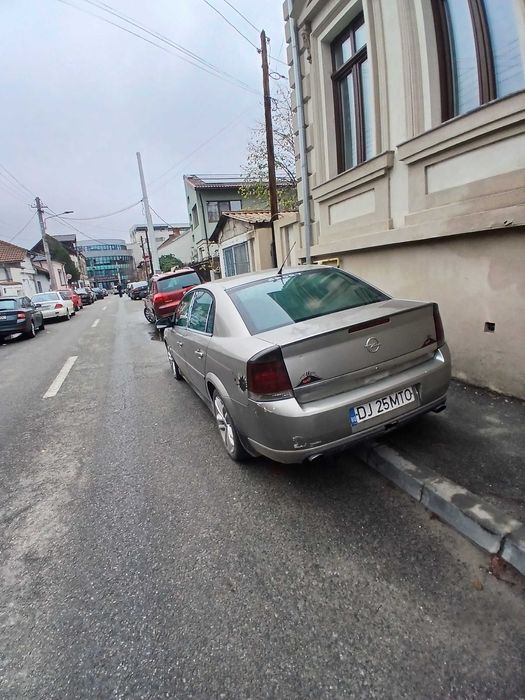 Vand opel vectra c din anul 2003 cu un motor de 2.2 diesel