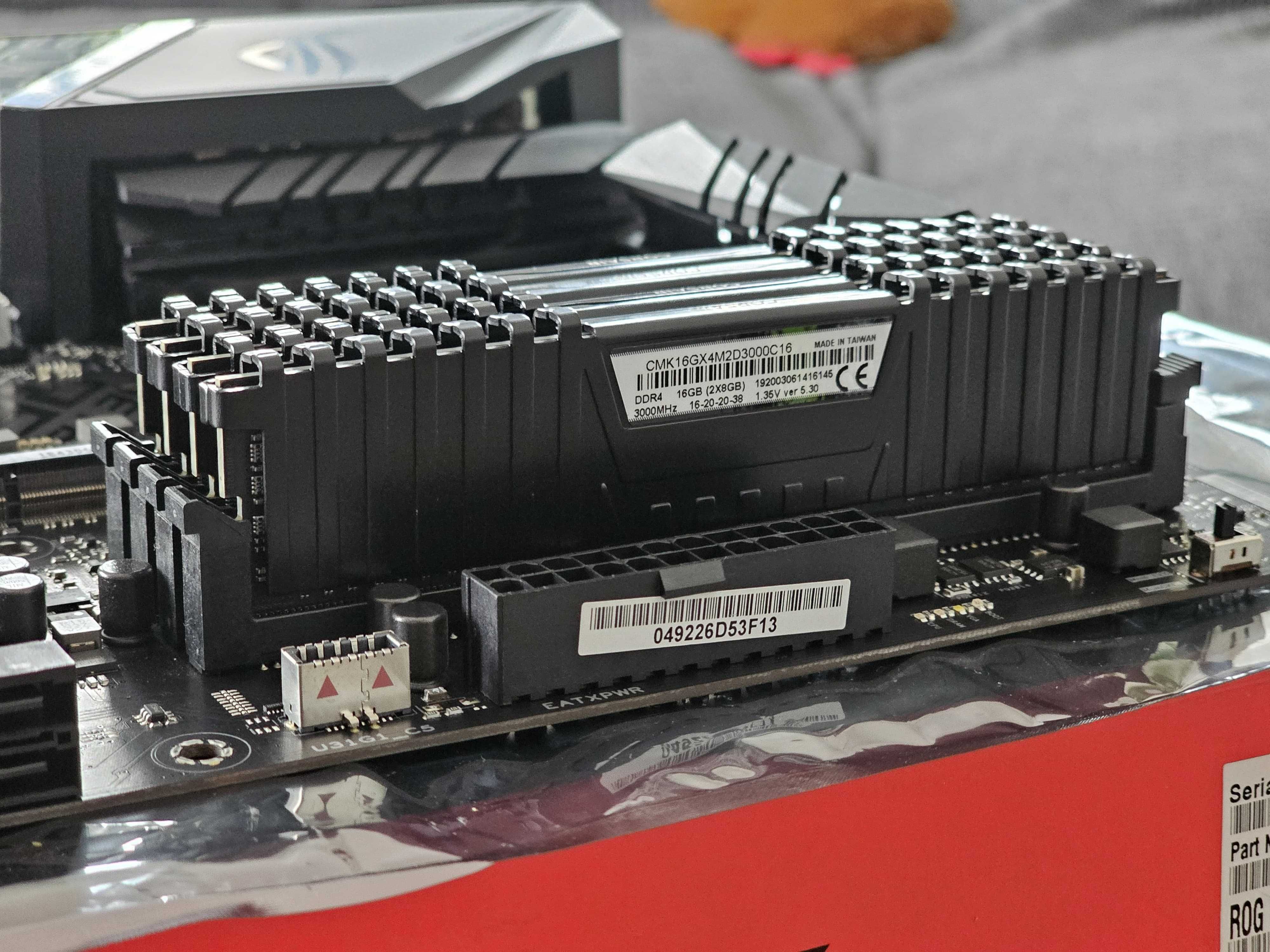 ASUS STRIX Z390-F Gaming + i7-8700 + 32GB DDR4 3000MHz Corsair