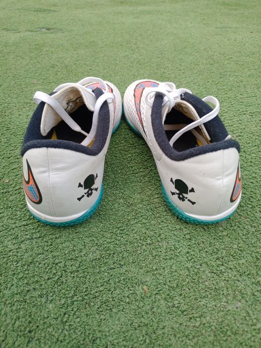 Маратонки за зала номер 34