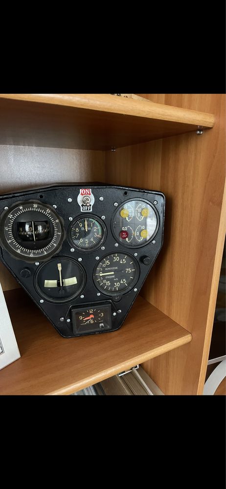 Ceasuri de aviatie in plansa de bord originala