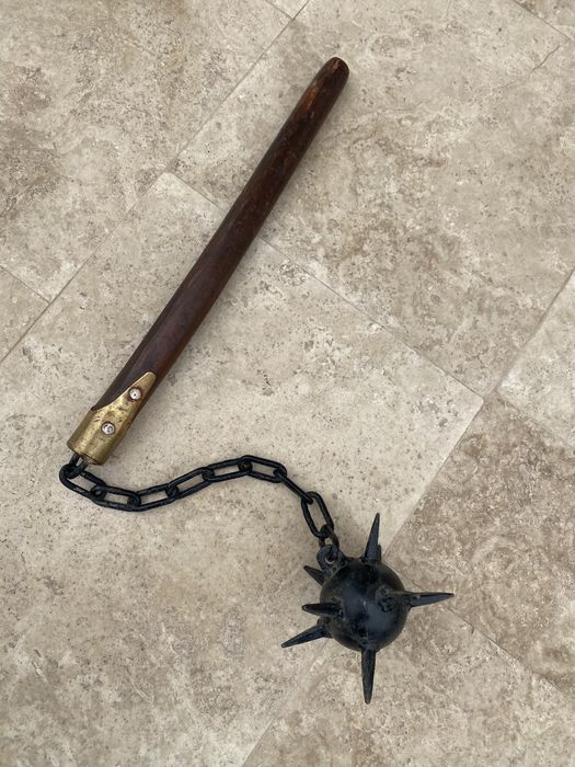 Buzdugan real vechi din fier plin ,lemn esență tare si alamă