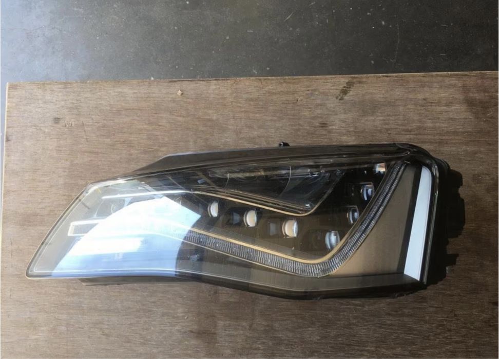Ауди А8 S8 full led фар ляв/шофьорска страна