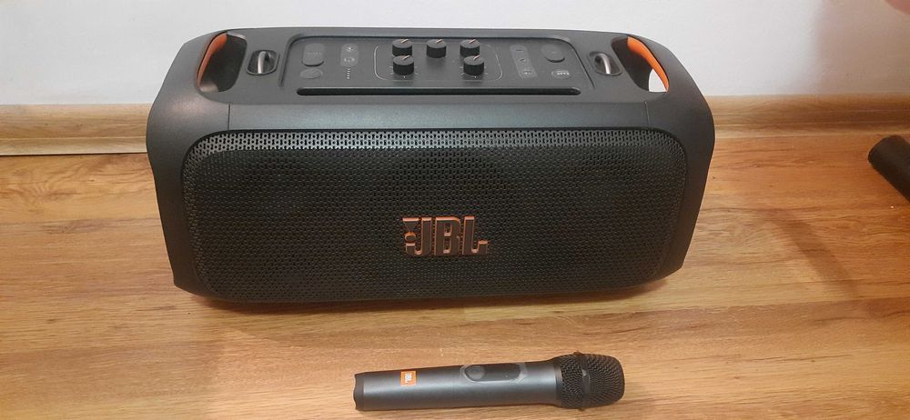 Vând boxa portabilă **JBL PartyBox On-The-Go Essential**, 100 W