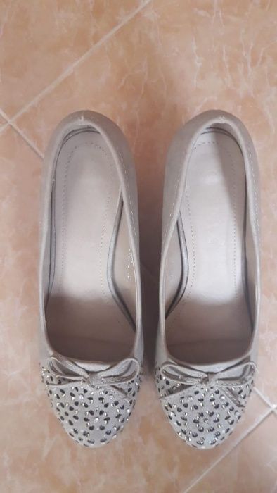 Елегантни дамски обувки с ефектни камъни, Размер: 38, стелка: 24 см.