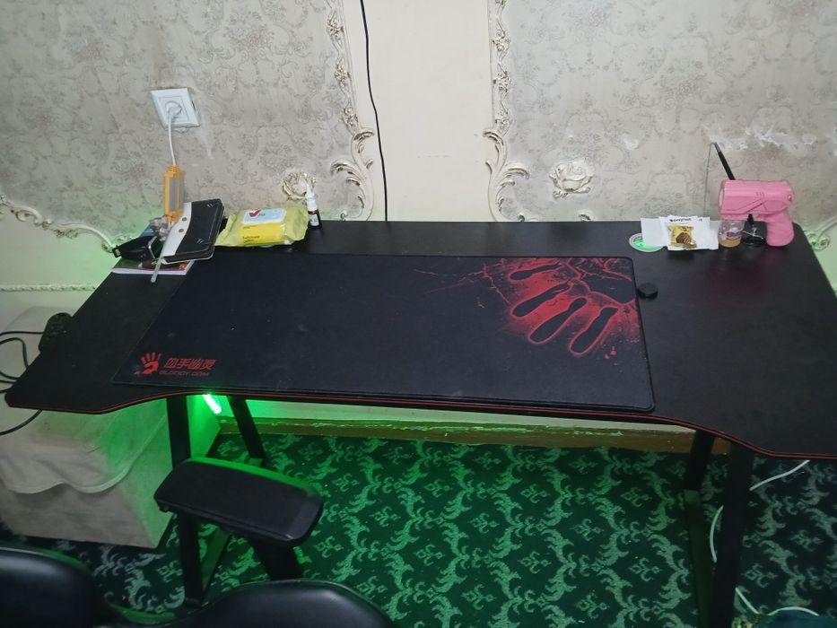 Продам компьютерный стол для домашнего офиса