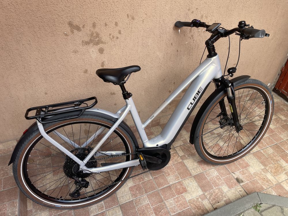 Bicicleta electrica(ebike)Trekking"Cube"Bosch Smart System
