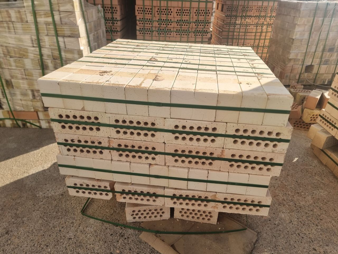 Sifatli Pochkali Termo g'ishtlarimiz bor