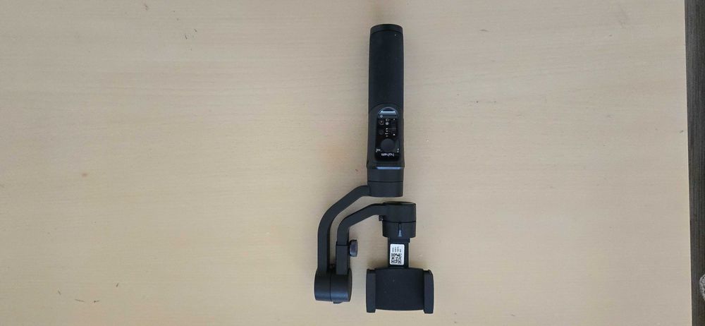 Продавам гимбал/ стабилизатор Hohem iSteady Mobile