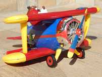 Jucarie avion biplan M&M dispenser bomboane sub forma de 30 cm