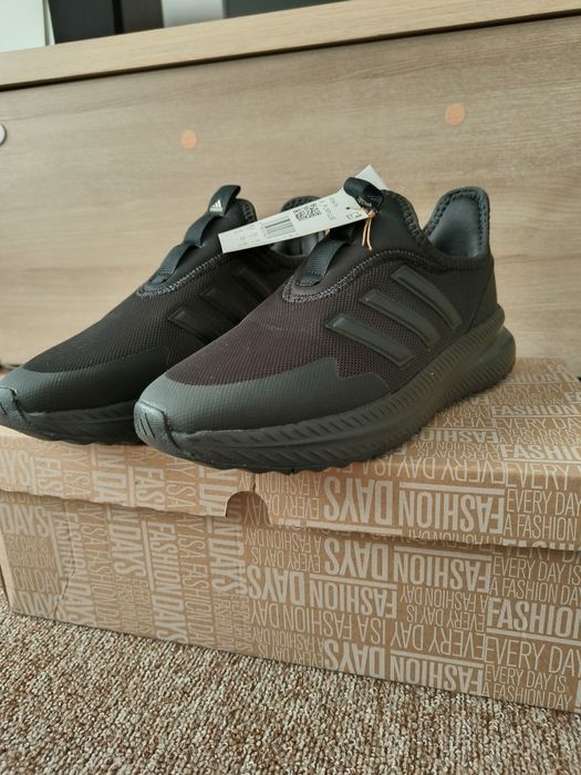 Adidasi adidas noi marimea 40
