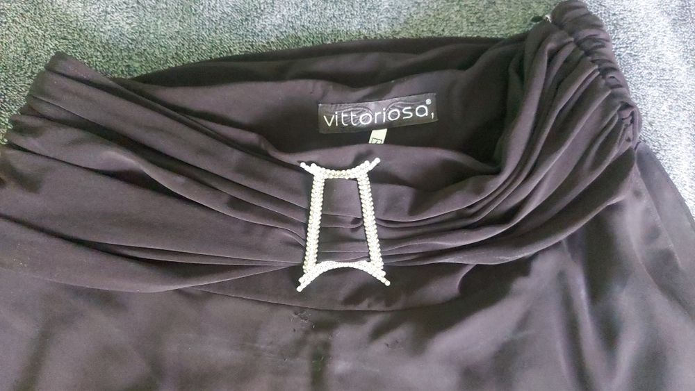 Pantalon negru cu fustă şi corset