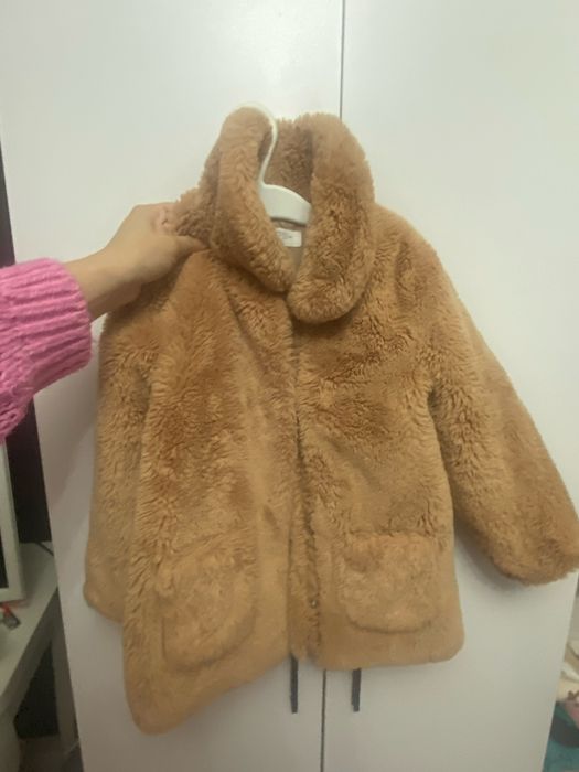 Palton next si blana h&m 4-5 ani