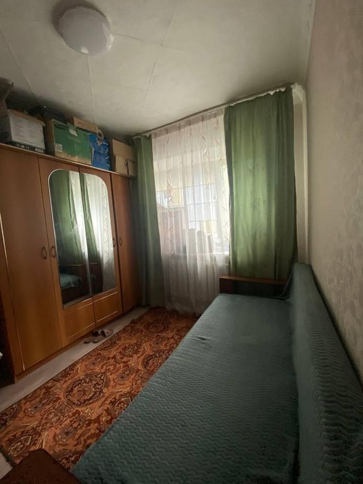 Продается комната в общежитии в центре города возле Акимата.