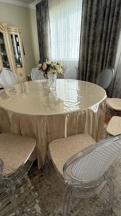 Стол со стульями